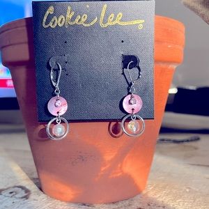 🌷NWT Genuine Pink Shell Earrings with Faceted Pink Beads & Silver Tone Accents